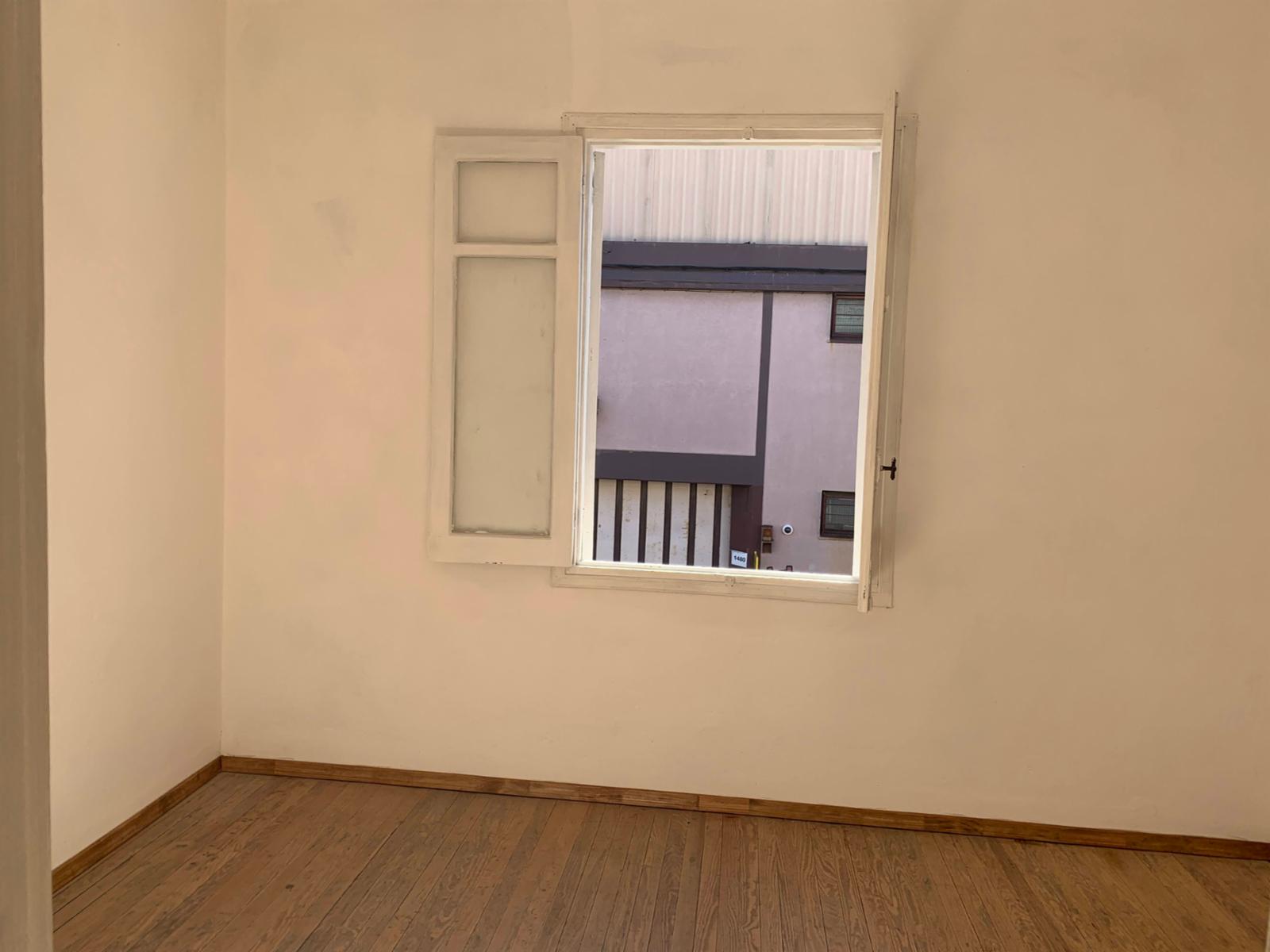 Alquiler Apartamento sIn gastos comunes de 3 Dormitorios muy Soleado en Ciudad Vieja - Montevideo - Uruguay - 2
