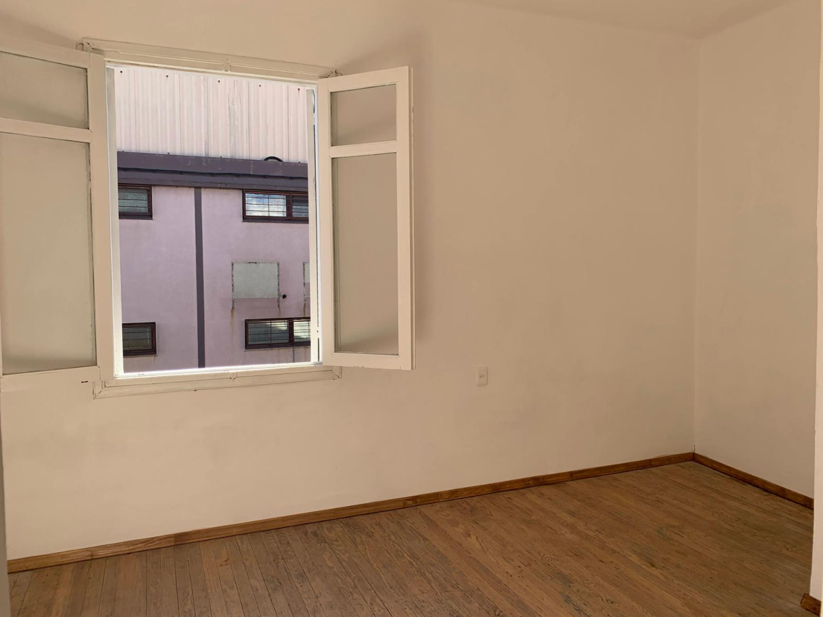 Alquiler Apartamento sIn gastos comunes de 3 Dormitorios muy Soleado en Ciudad Vieja - Montevideo - Uruguay - 5