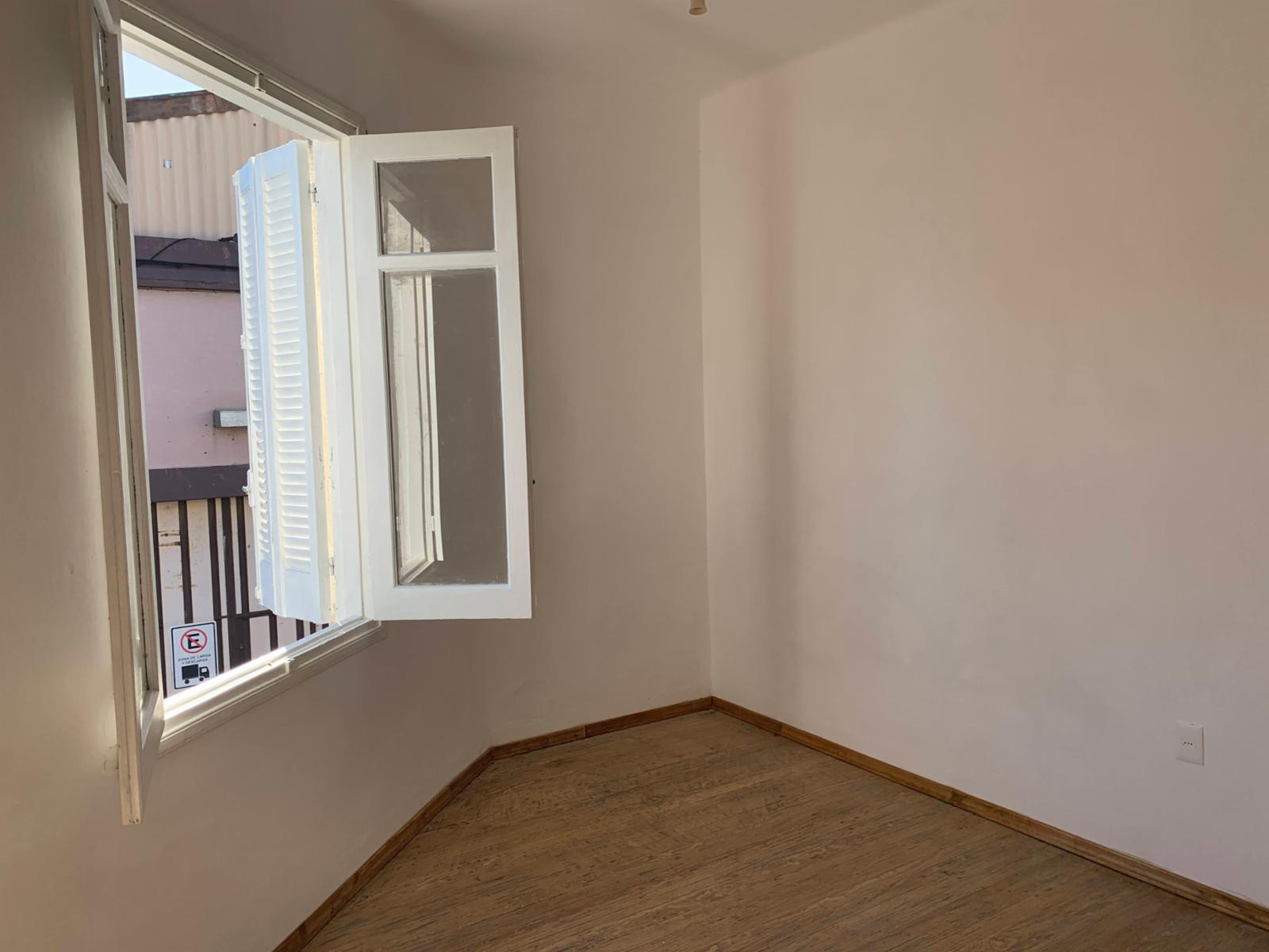 Alquiler Apartamento sIn gastos comunes de 3 Dormitorios muy Soleado en Ciudad Vieja - Montevideo - Uruguay - 8