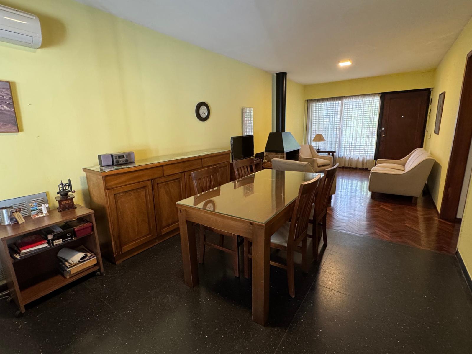Venta de cómoda y funcional casa de 3 dormitorios en excelente ubicación - garaje 2 autos - fondo con parrillero y servicio - 6