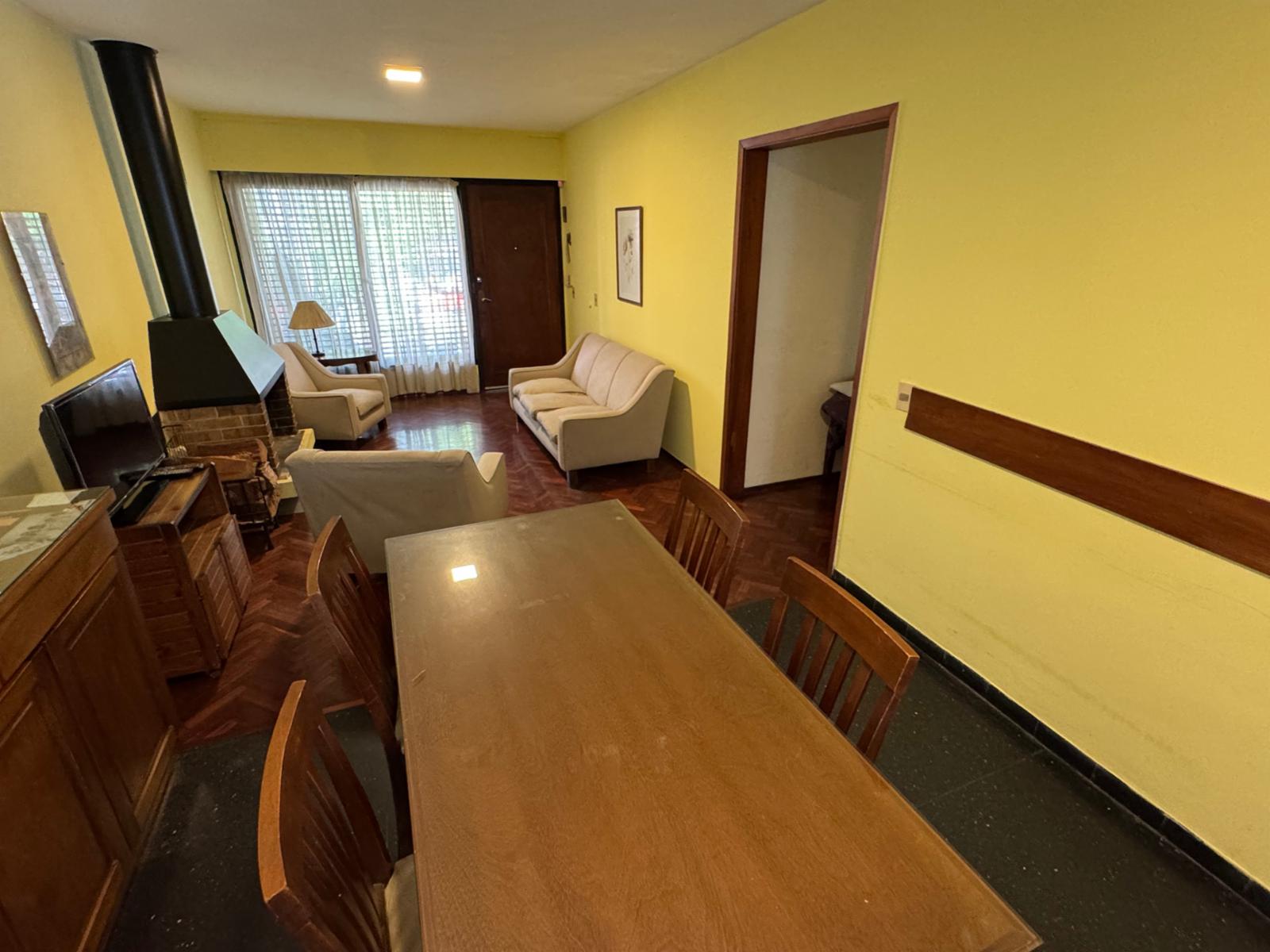 Venta de cómoda y funcional casa de 3 dormitorios en excelente ubicación - garaje 2 autos - fondo con parrillero y servicio - 8