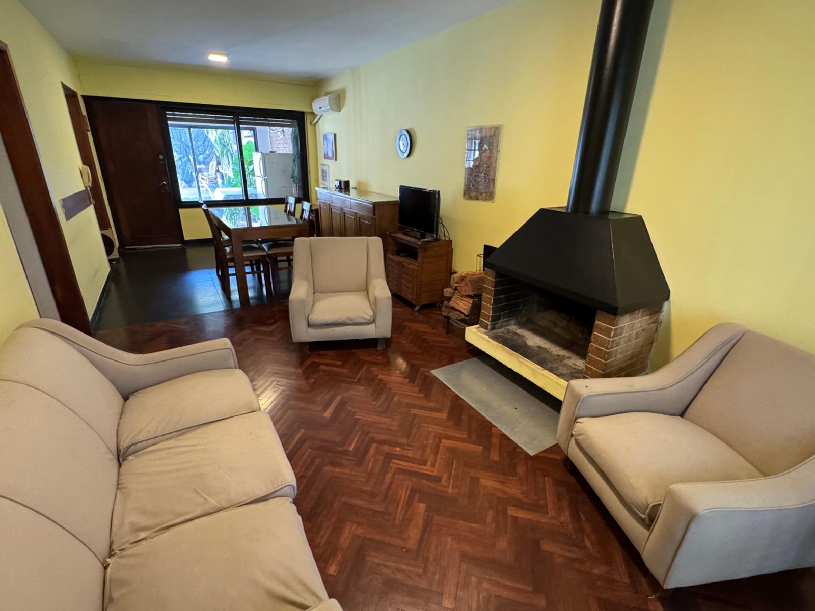 Venta de cómoda y funcional casa de 3 dormitorios en excelente ubicación - garaje 2 autos - fondo con parrillero y servicio - 9