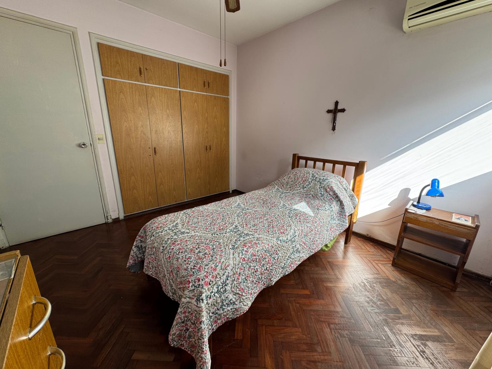 Venta de cómoda y funcional casa de 3 dormitorios en excelente ubicación - garaje 2 autos - fondo con parrillero y servicio - 13