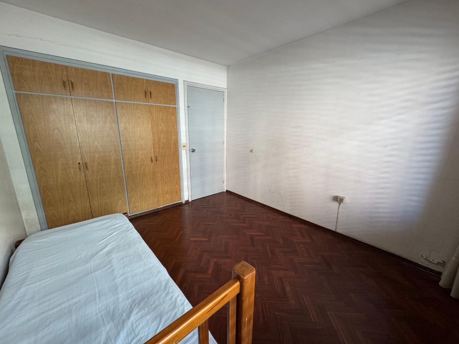 Venta de cómoda y funcional casa de 3 dormitorios en excelente ubicación - garaje 2 autos - fondo con parrillero y servicio - 16