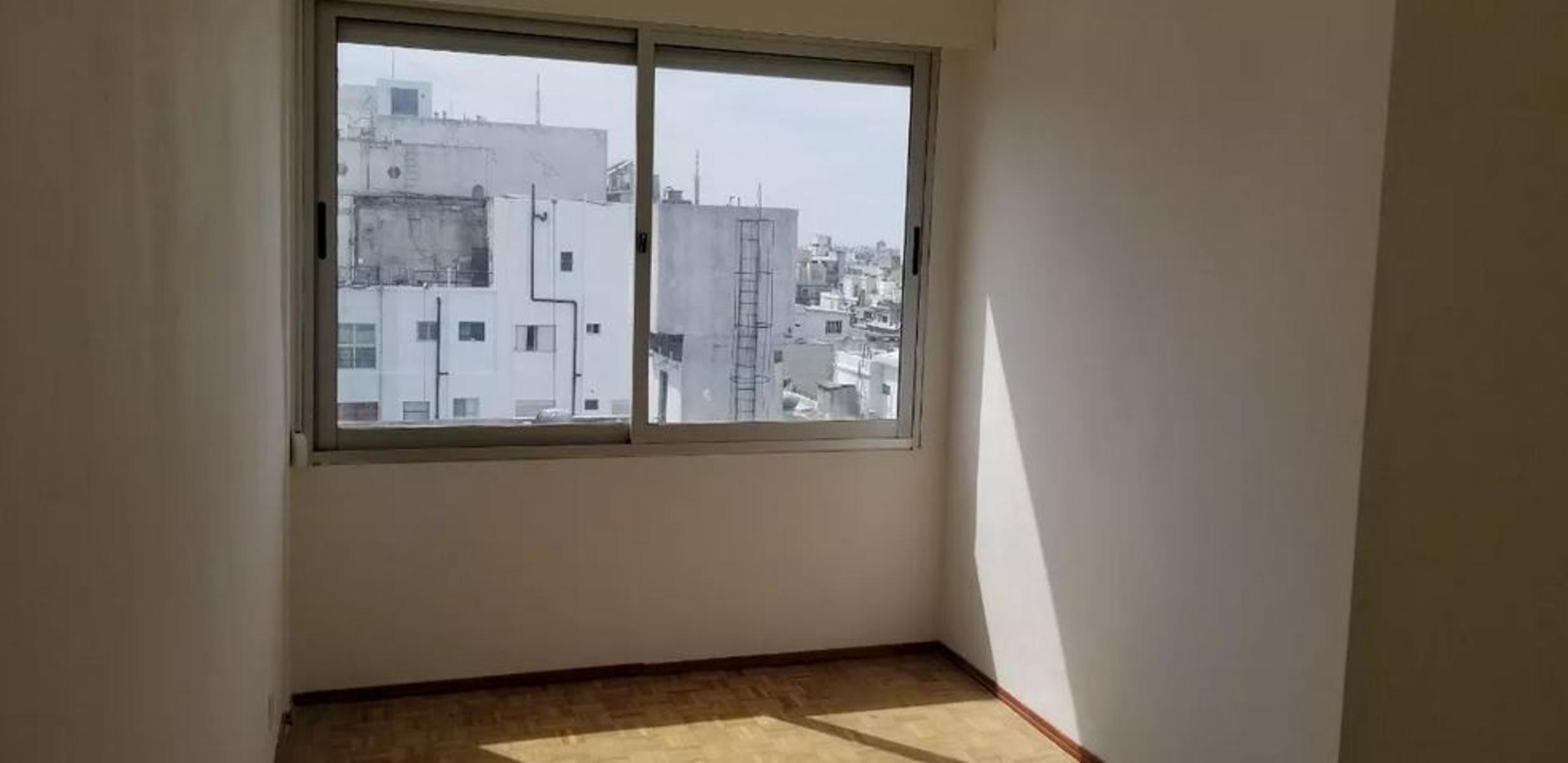 Hermosa propiedad en Venta centro de Montevideo 2 Dormitorios 2 baños opción de un tercer dormitorio - 4