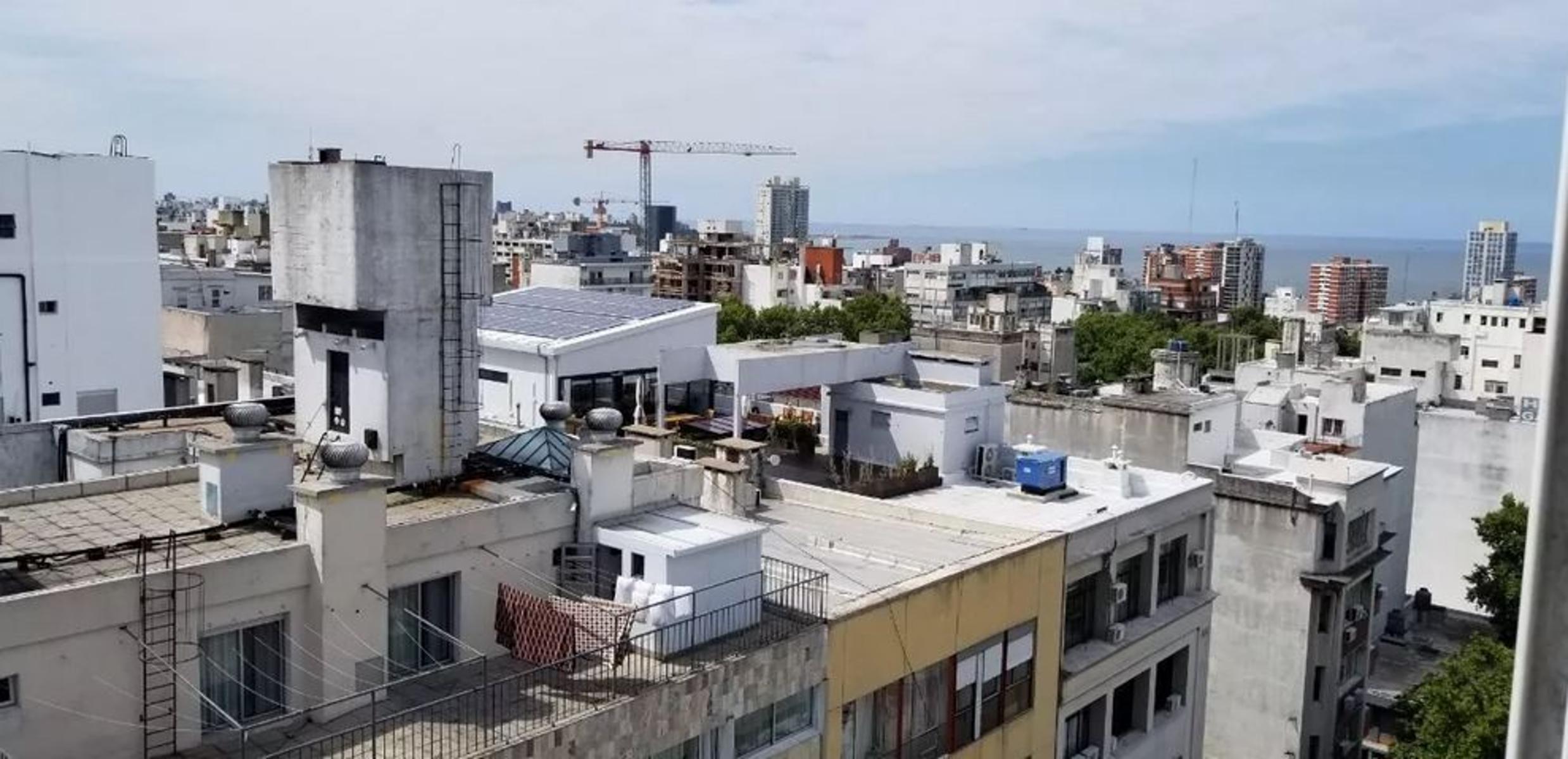 Hermosa propiedad en Venta centro de Montevideo 2 Dormitorios 2 baños opción de un tercer dormitorio - 8