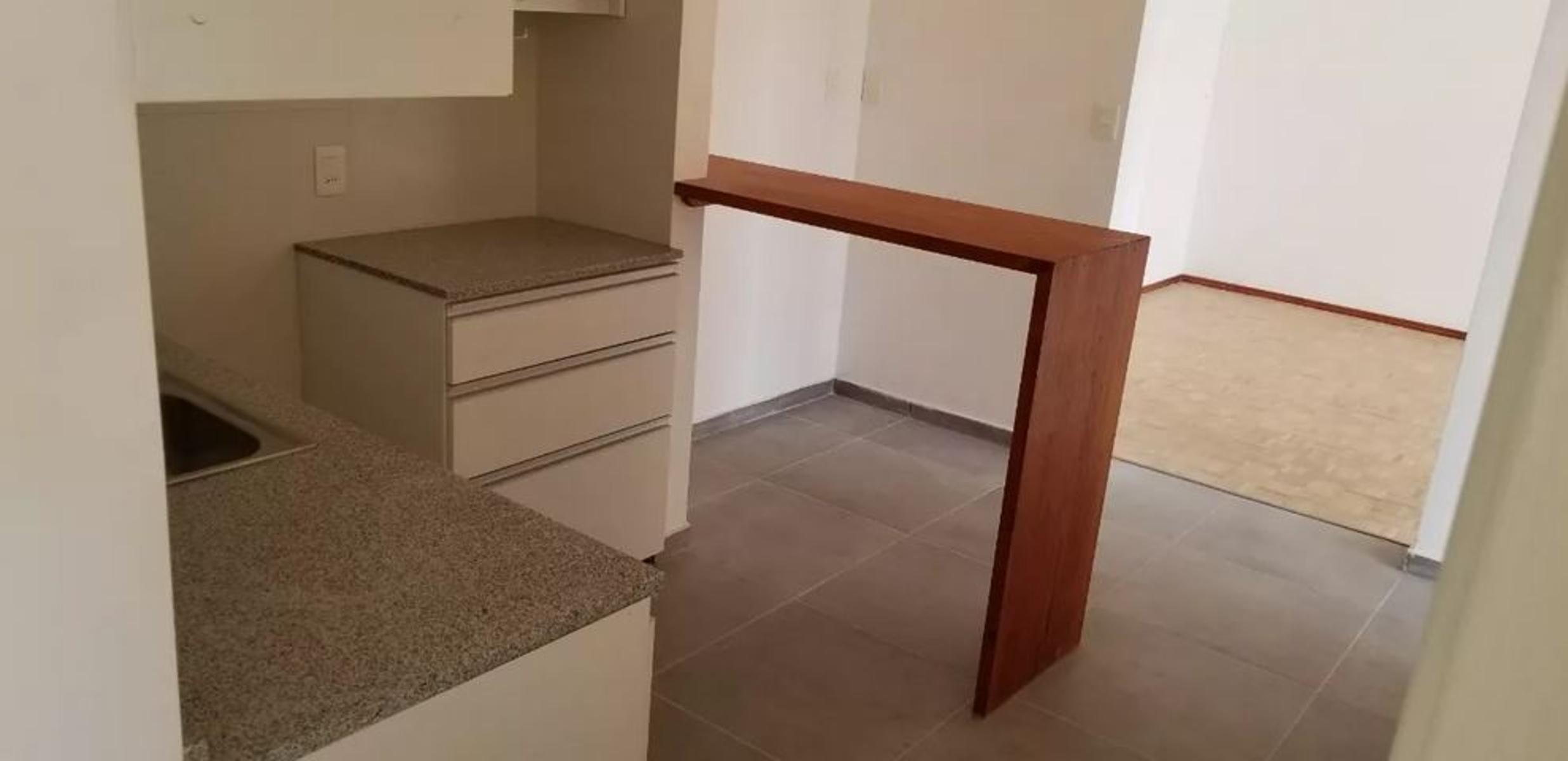 Hermosa propiedad en Venta centro de Montevideo 2 Dormitorios 2 baños opción de un tercer dormitorio - 9