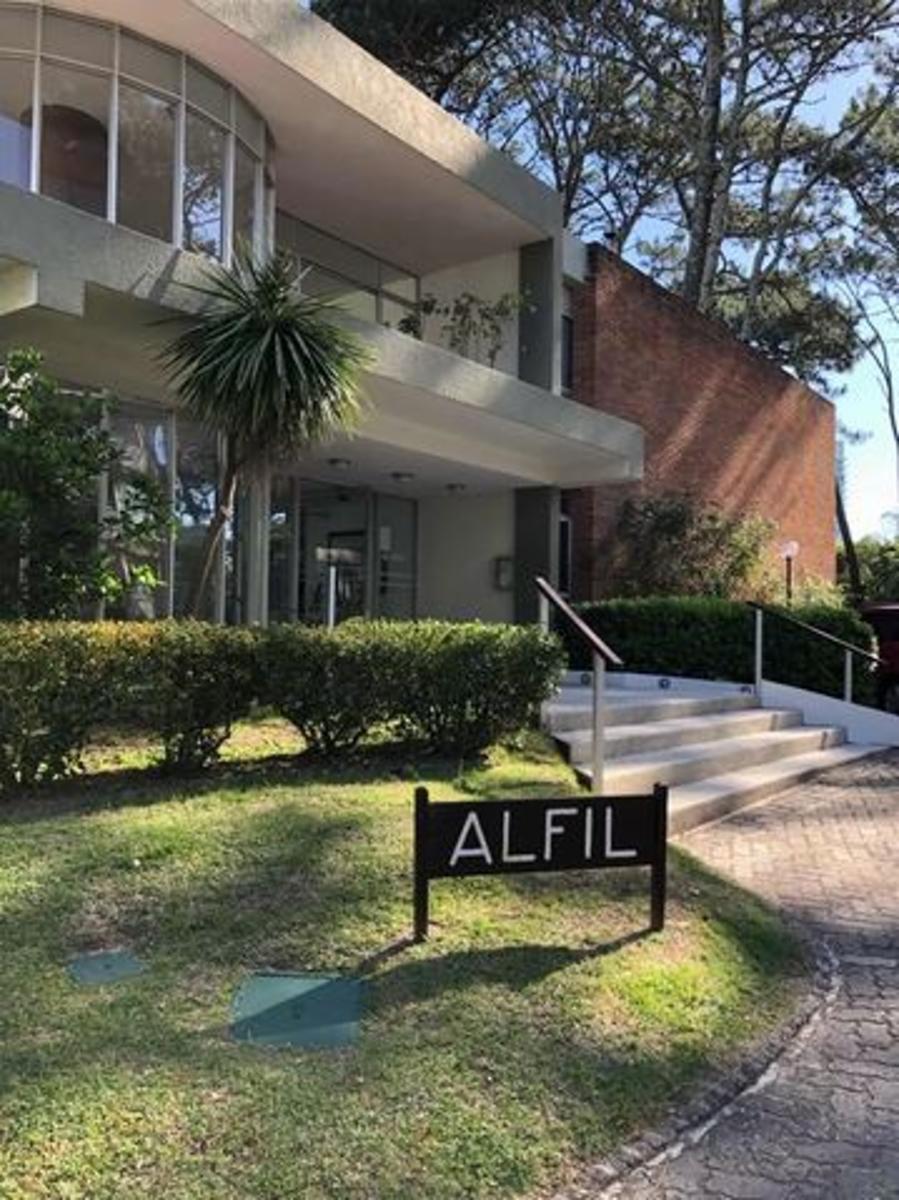 Apartamento al frente con balcón en Venta Punta del Este - 1