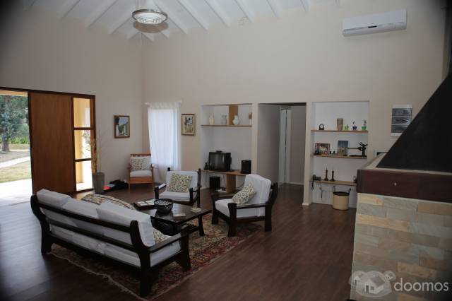 Hermosa casa en esquina - 2
