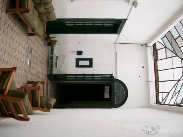VENDO  AMPLISIMA  CASA  AMUEBLADA.....BIEN  SITUADO  Y  MUY PRÓXIMO A  LA  AVDA.  18 JULIO. - 2