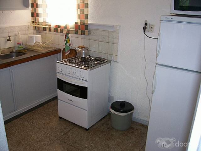 Amplio de un dormitorio, living comedor,baño completo, cocina completa - 4