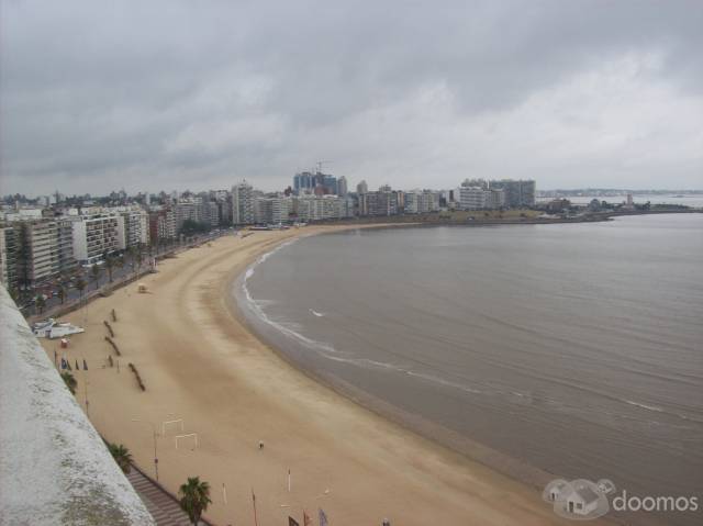Apartamento con Vista panorámica de la playa de Pocitos desde piso 11 - 2