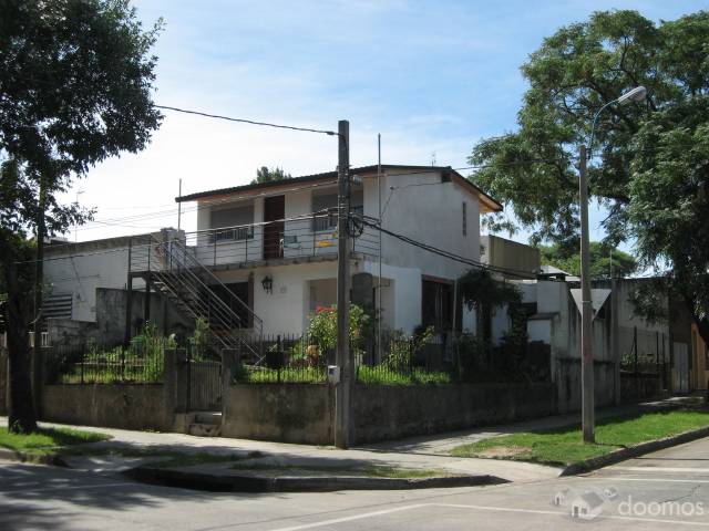 venta de casa esquina de dos plantas con entradas independientes - 1