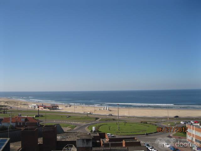 Excelente apto frente playa Mansa y vista a Playa Brava - 2