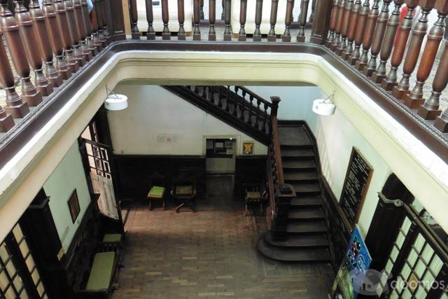 IMPORTANTE CASONA DE ESTILO EN ALQUILER - 1