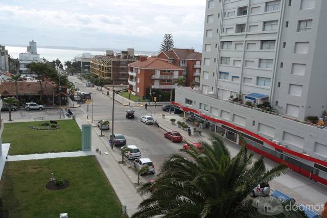 AlQUILER OFICINA PREMIUM EN PUNTA DEL ESTE, CALLE 20 Y GORLERO - 12
