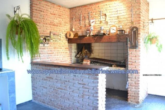 Muy buena casa, 3 dormitorios, 2 baños, barbacoa, fondo, totalmente a nuevo. Peñarol - 5