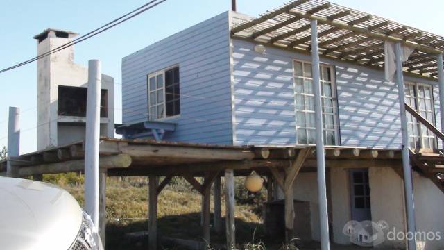 VENDO CASA MADERA EN BALNEARIO PUNTA RUBIA - 1