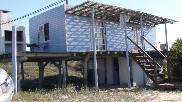 VENDO CASA MADERA EN BALNEARIO PUNTA RUBIA - 2