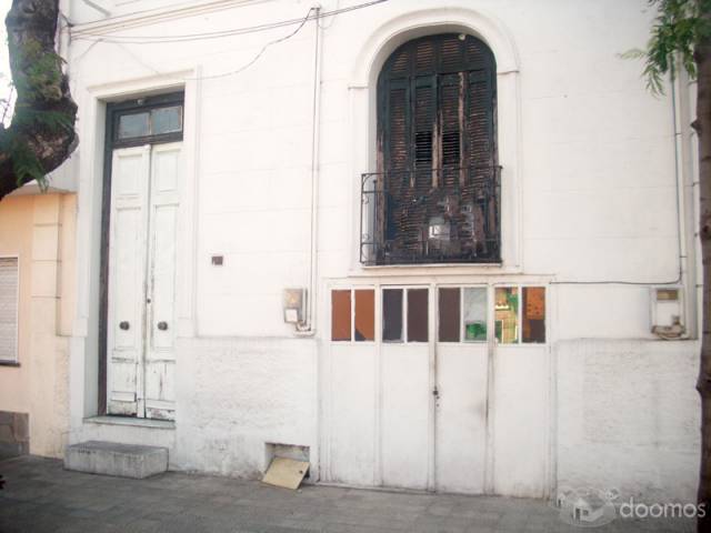 Casa a reciclar en excelente zona, a 3 cuadras de Gral.Flores