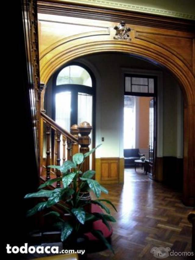 ESPECTACULAR, GRAN RESIDENCIA IMPECABLE!! CERCA DE LA PEATONAL SARANDI - 1