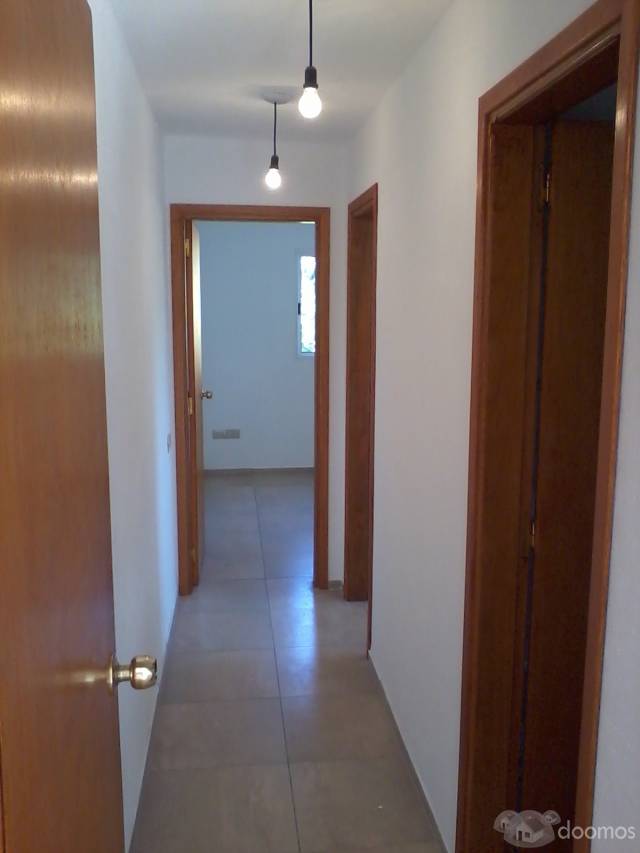 Casa de 4 dormitorios y 2 baños a 2 cuadres del mar a estrenar - 2