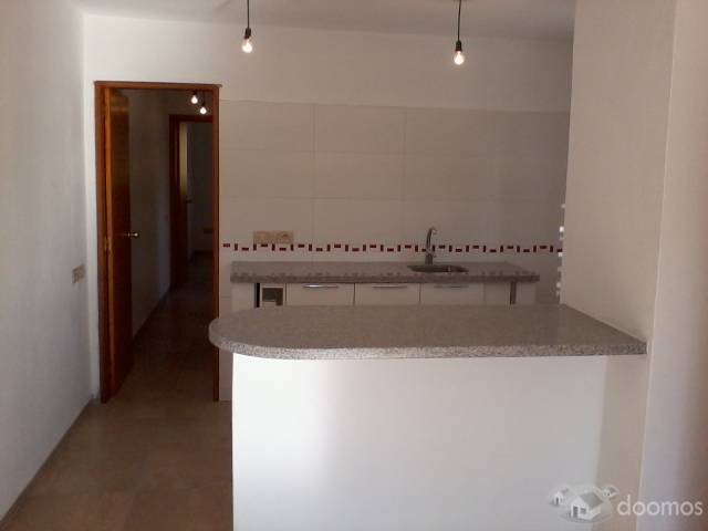 Casa de 4 dormitorios y 2 baños a 2 cuadres del mar a estrenar - 3