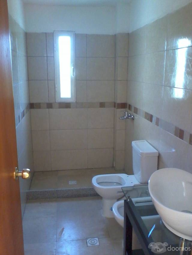 Casa de 4 dormitorios y 2 baños a 2 cuadres del mar a estrenar - 4