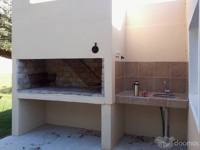 Casa de 4 dormitorios y 2 baños a 2 cuadres del mar a estrenar - 5