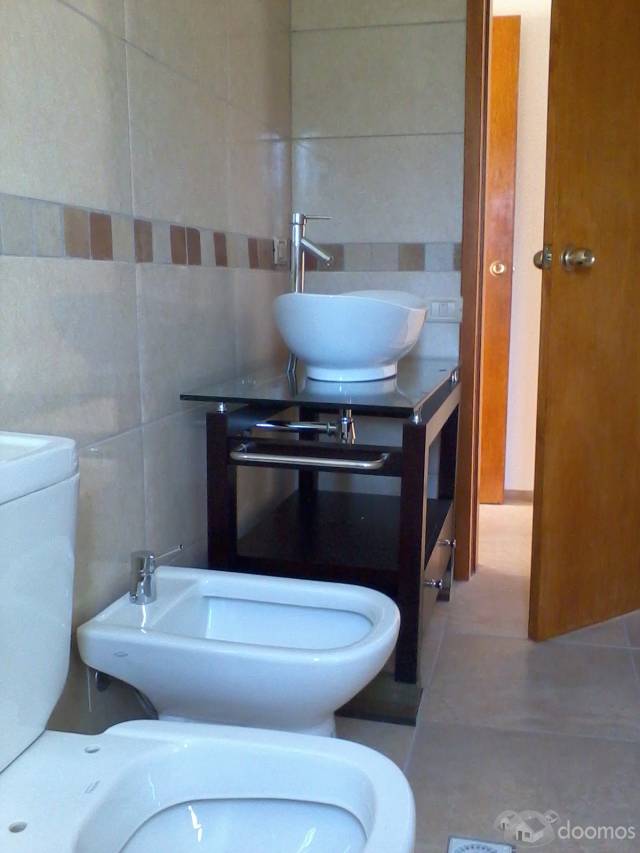 Casa de 4 dormitorios y 2 baños a 2 cuadres del mar a estrenar - 6