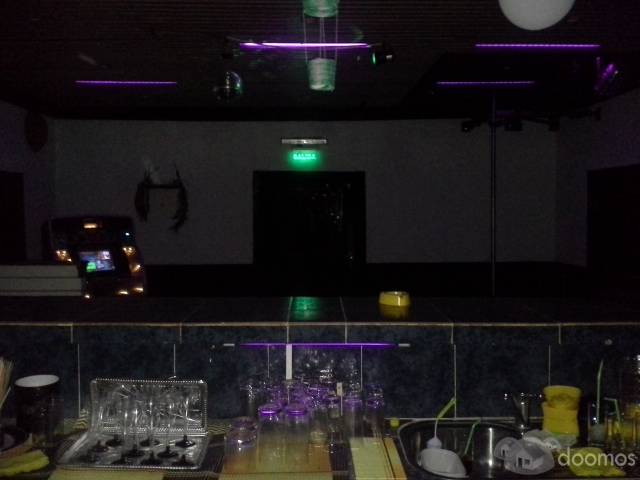 VENDO IMPECABLE WHISKERIA!! - 4