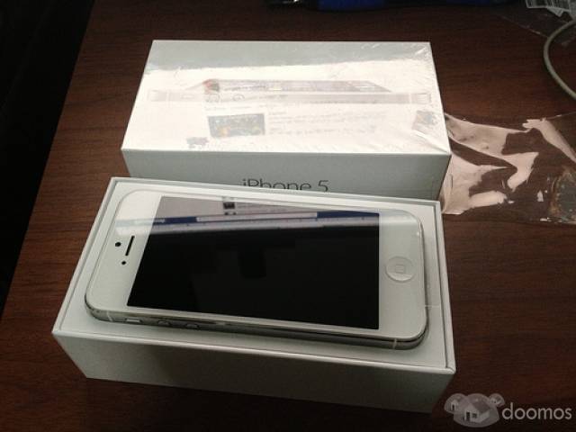 Selling Latest Samsung Galaxy S4 S IV i9500 16GB and Apple iPhone 5 16GB - 2