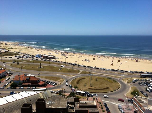 Apartamento en Punta del Este edificio El Torreón, piso alto - 2