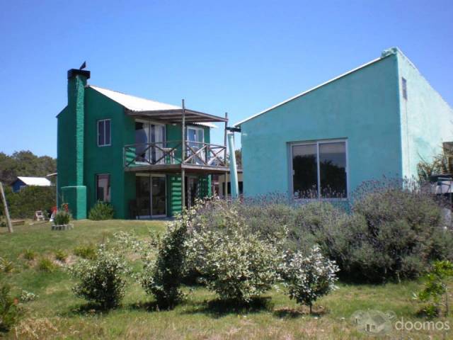 Jardines del Diablo, 3 casas material en precioso jardin. 600 mts2, en alto con vistas al mar y todo en regla... 180000 U$D - 1