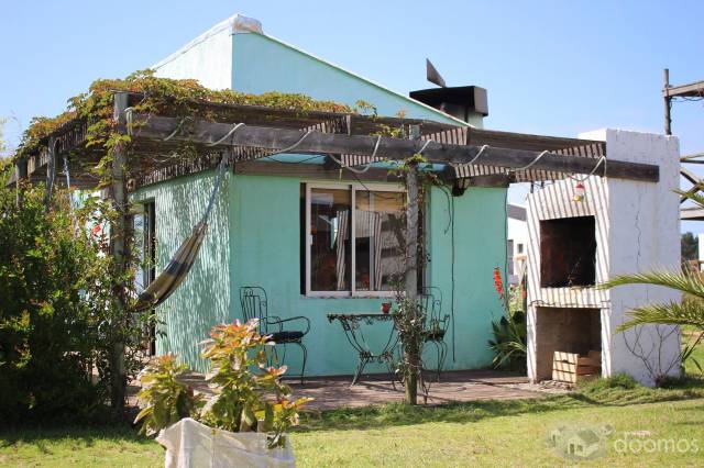 Jardines del Diablo, 3 casas material en precioso jardin. 600 mts2, en alto con vistas al mar y todo en regla... 180000 U$D - 2