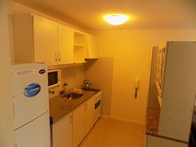 # Vendo apto con inmejorable ubicación, cerca de todo!! - cel: 091-619647 - 5