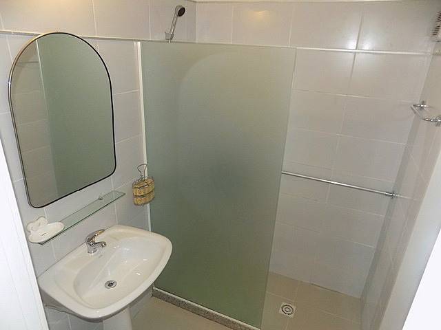 # Vendo apto con inmejorable ubicación, cerca de todo!! - cel: 091-619647 - 6