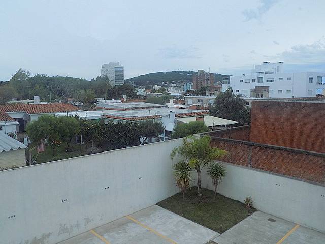 # Vendo apto con inmejorable ubicación, cerca de todo!! - cel: 091-619647 - 8