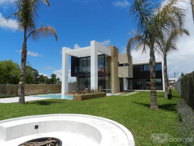 VENTA DE MAGNIFICA CASA CON COSTA A LAGO - 1