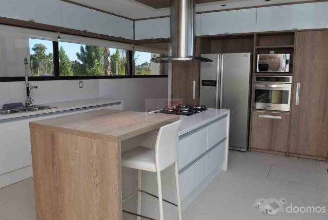 VENTA DE MAGNIFICA CASA CON COSTA A LAGO - 2