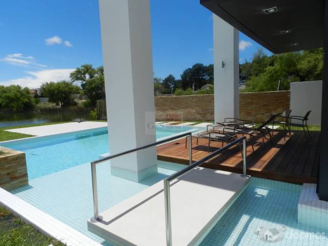 VENTA DE MAGNIFICA CASA CON COSTA A LAGO - 5