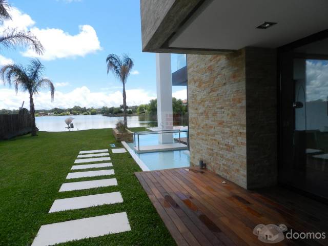 VENTA DE MAGNIFICA CASA CON COSTA A LAGO - 6