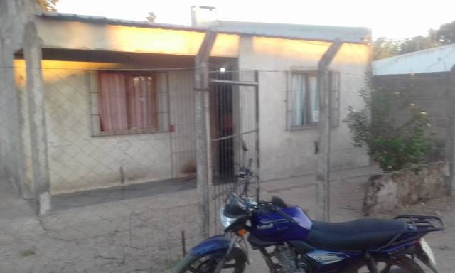 vendo hermosa casa en la mejor esquina - 1
