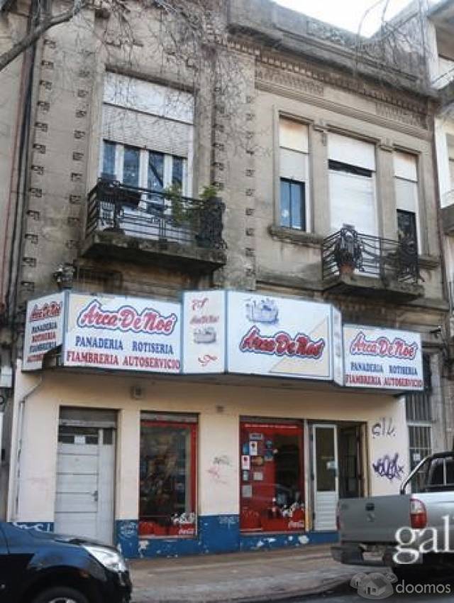 vendo casa en montevideo a pasos de la playa y del centro .. - 1