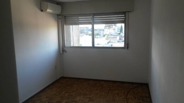 Excelente negocio como vivienda o escritorio!! En el centro comercial de Rivera - 4