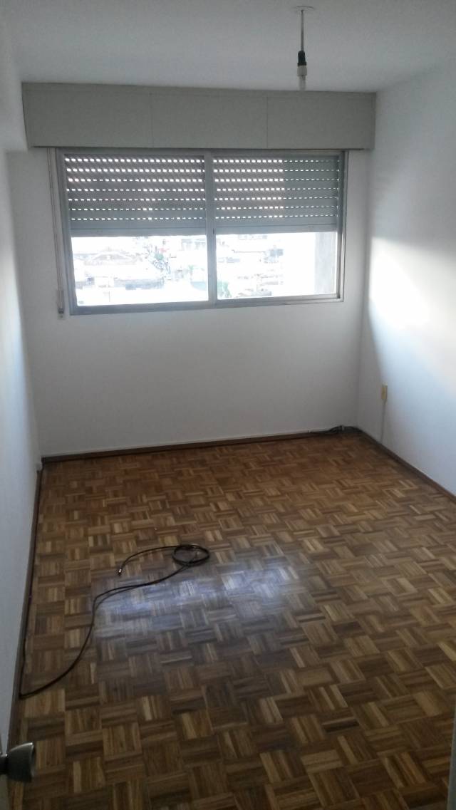 Excelente negocio como vivienda o escritorio!! En el centro comercial de Rivera - 5