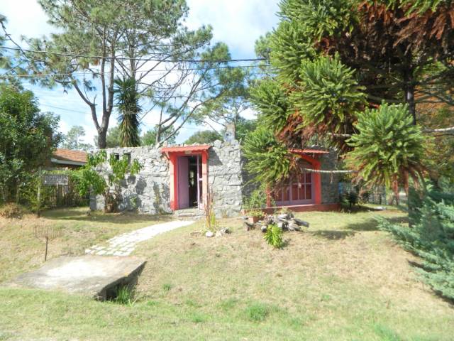 VENTA DE PROPIEDAD EN UNO DE LOS PUNTOS MAS LINDOS DEL BALNEARIO - 1