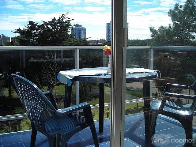 Apartamento de 2 dormitorios, a metros de playas Mansa y Brava - 4