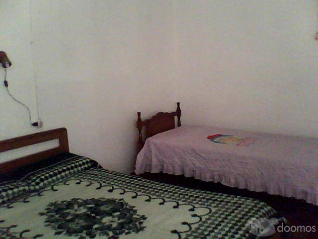 Casa en muy buena ubicación, a media cuadra de la principal y a la entrada de Salto. Muy buen estado. - 2