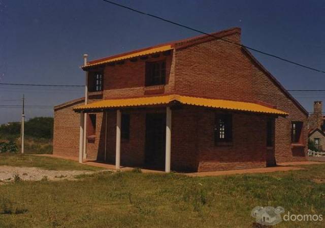 vendo casa de ladrillo sobre costanera frente al mar cerca la paloma - 2
